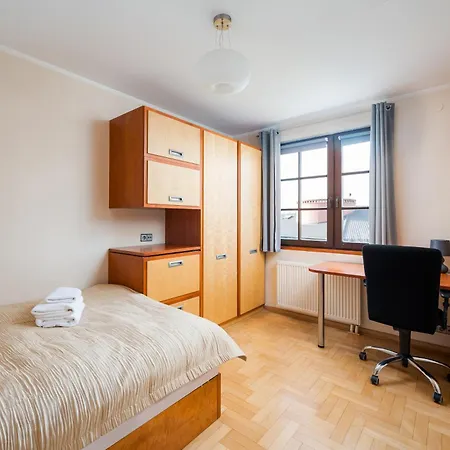 Tarchomin Standard By Bookinghost Varšava