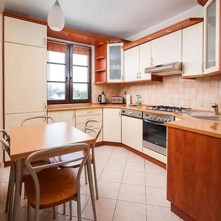 Tarchomin Standard By Bookinghost